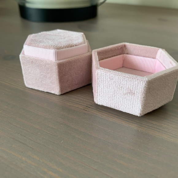 Velvet Ring Box - Picture 5 of 5